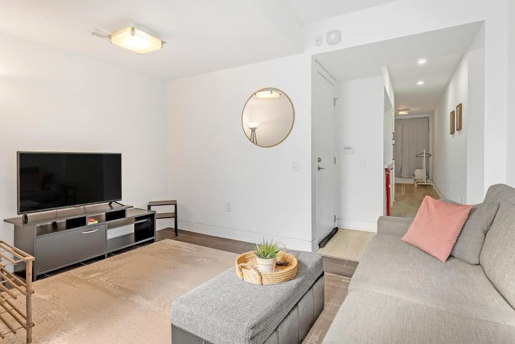 Suite In The Heart Of Downtown Toronto Zewnętrze zdjęcie